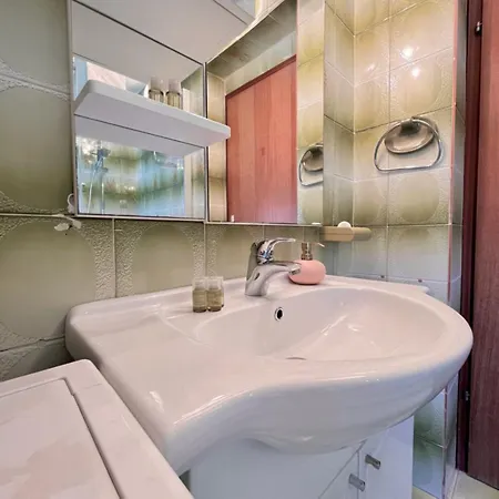 Lemon Tree Apartment *